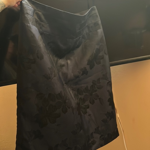 H&M Dresses & Skirts - EUC blue flower skirt